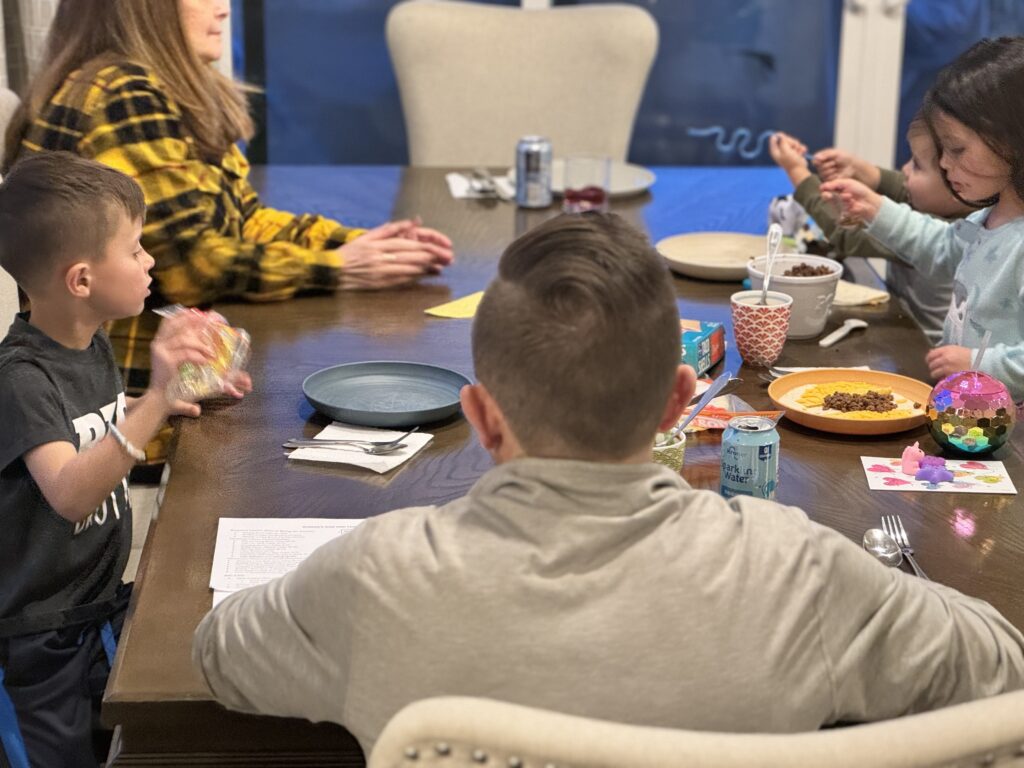 Family gathered around the dinner table, representing the relationships, priorities and intentional time considered during an 80/20 life review.